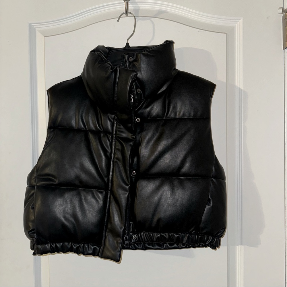 Zara Black Cropped Puffer Vest